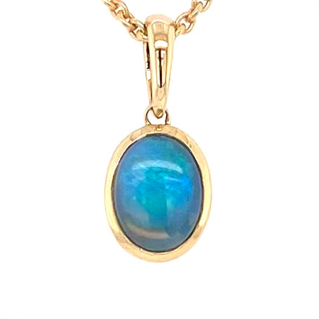 Vedhæng med en ægte solid krystal opal fra Australien indfattet i 9 karat guld.