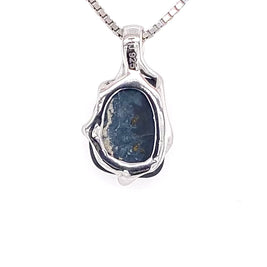 Ægte solid opal fra lightning Ridge, Australien indfattet i sterling sølv.