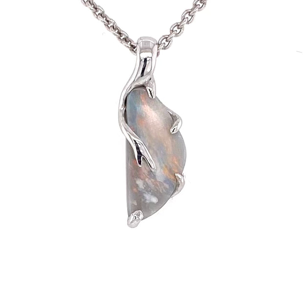 Ægte solid opal fra lightning Ridge, Australien indfattet i sterling sølv.