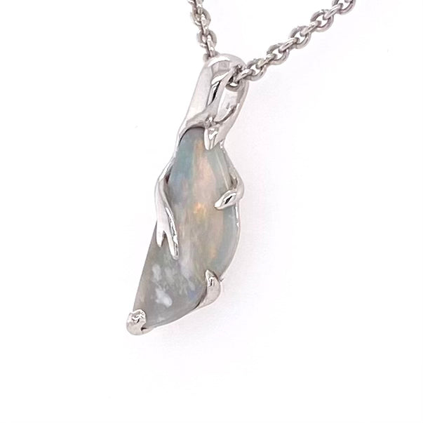 Ægte solid opal fra lightning Ridge, Australien indfattet i sterling sølv.