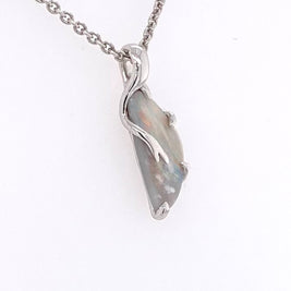 Ægte solid opal fra lightning Ridge, Australien indfattet i sterling sølv.