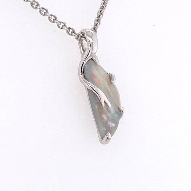 Ægte solid opal fra lightning Ridge, Australien indfattet i sterling sølv.