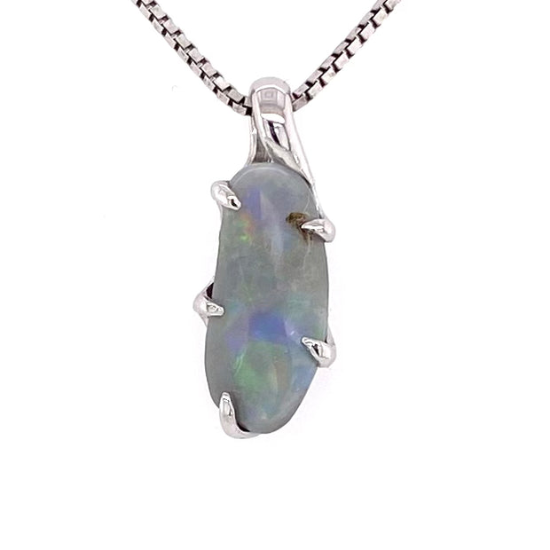 Ægte solid opal fra lightning Ridge, Australien indfattet i sterling sølv.