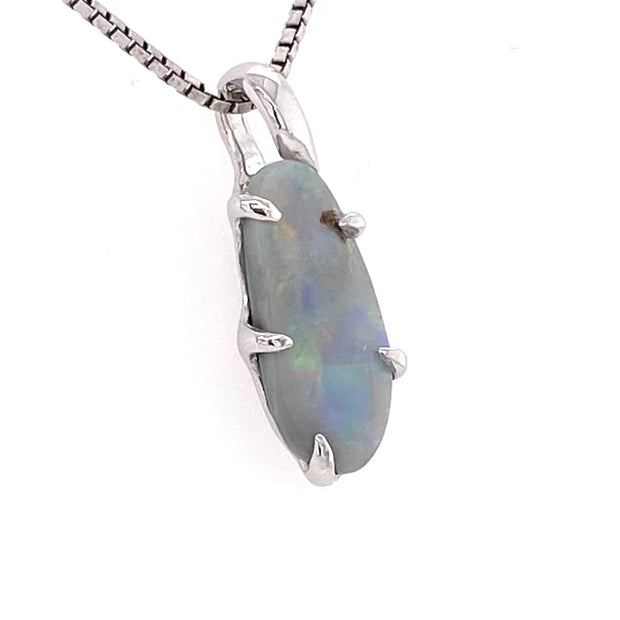 Ægte solid opal fra lightning Ridge, Australien indfattet i sterling sølv.