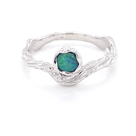Ægte solid crystal opal fra Australien indfattet i rustikt sterling sølv.