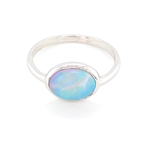 Ægte solid crystal opal fra Australien indfattet i sterling sølv.