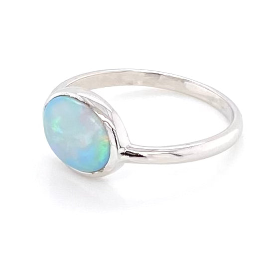 Ægte solid crystal opal fra Australien indfattet i sterling sølv.