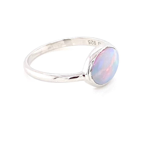 Ægte solid crystal opal fra Australien indfattet i sterling sølv.