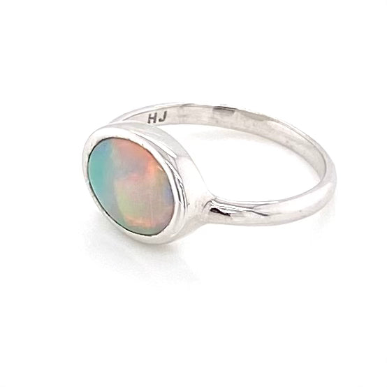 Ægte solid crystal opal fra Australien indfattet i sterling sølv.