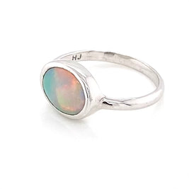 Ægte solid crystal opal fra Australien indfattet i sterling sølv.