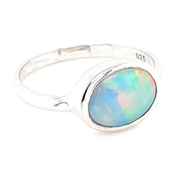 Ægte solid crystal opal fra Australien indfattet i sterling sølv.