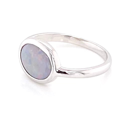Ægte solid crystal opal fra Australien indfattet i sterling sølv.