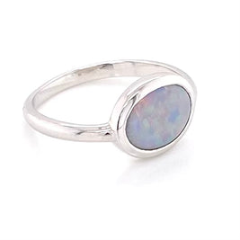 Ægte solid crystal opal fra Australien indfattet i sterling sølv.