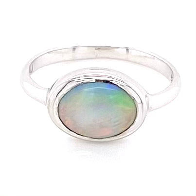 Ægte solid crystal opal fra Australien indfattet i sterling sølv.