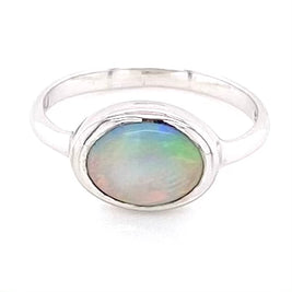 Ægte solid crystal opal fra Australien indfattet i sterling sølv.