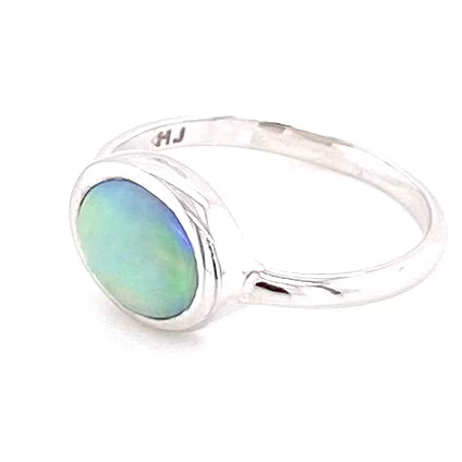 Ægte solid crystal opal fra Australien indfattet i sterling sølv.