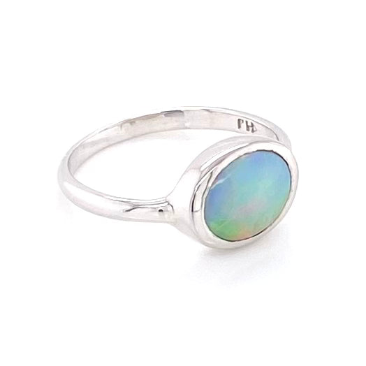 Ægte solid crystal opal fra Australien indfattet i sterling sølv.