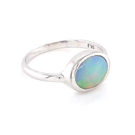 Ægte solid crystal opal fra Australien indfattet i sterling sølv.