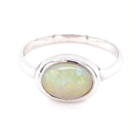 Ægte solid crystal opal fra Australien indfattet i sterling sølv.