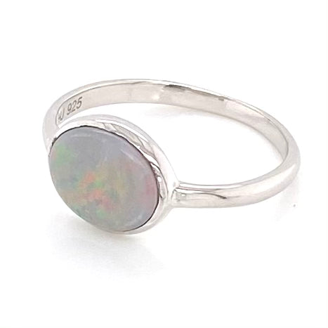 Ægte solid crystal opal fra Australien indfattet i sterling sølv.