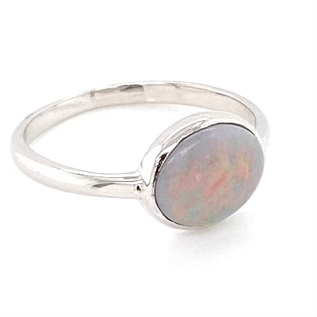 Ægte solid crystal opal fra Australien indfattet i sterling sølv.