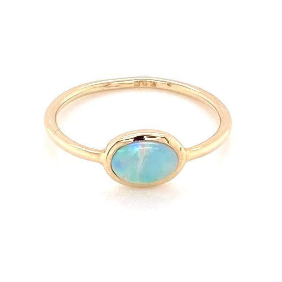Ring med ægte solid crystal opal fra Australien indfattet i 14 kt. guld.