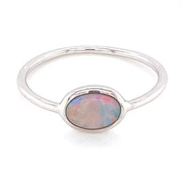 Ægte solid crystal opal fra Australien indfattet i sterling sølv.