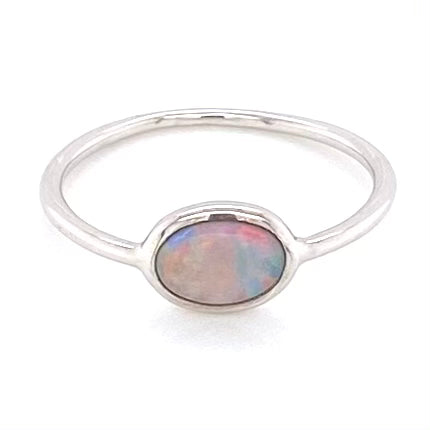 Ægte solid crystal opal fra Australien indfattet i sterling sølv.