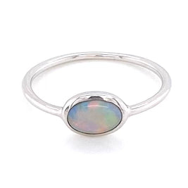 Ægte solid crystal opal fra Australien indfattet i sterling sølv.