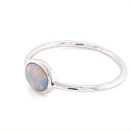 Ægte solid crystal opal fra Australien indfattet i sterling sølv.