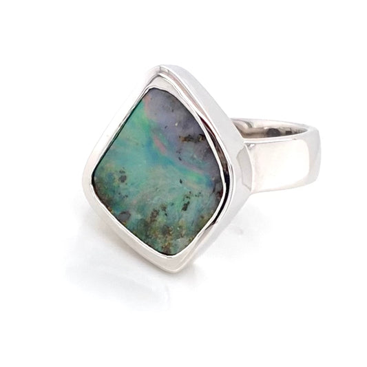 Ægte solid boulder opal fra Australien indfattet i sterling sølv.