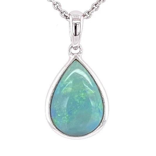 Vedhæng med en ægte solid krystal opal fra Australien indfattet i rhodineret sterling sølv.