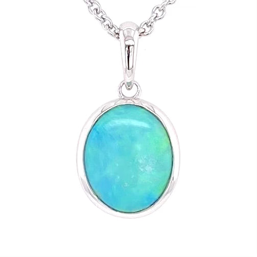 Vedhæng med en ægte solid krystal opal fra Australien indfattet i rhodineret sterling sølv.