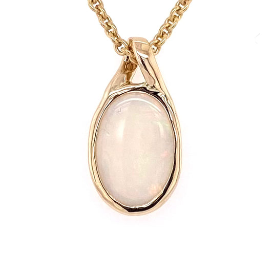 Vedhæng med en ægte solid krystal opal fra Australien indfattet i 9 karat guld.