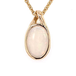Vedhæng med en ægte solid krystal opal fra Australien indfattet i 9 karat guld.