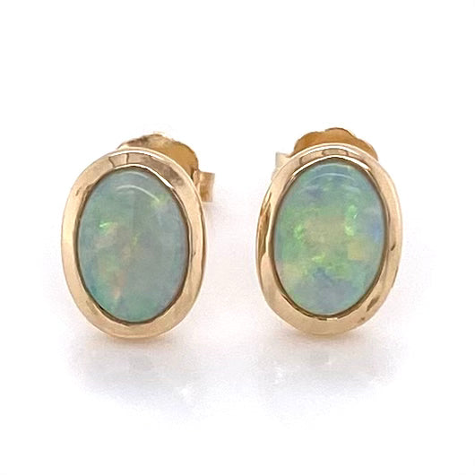 Ørestikker med ægte solide krystal opaler fra Australien indfattet i 14 karat guld.