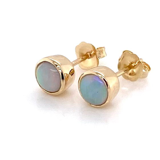 Ørestikker med ægte solide krystal opaler fra Australien indfattet i 14 karat guld.