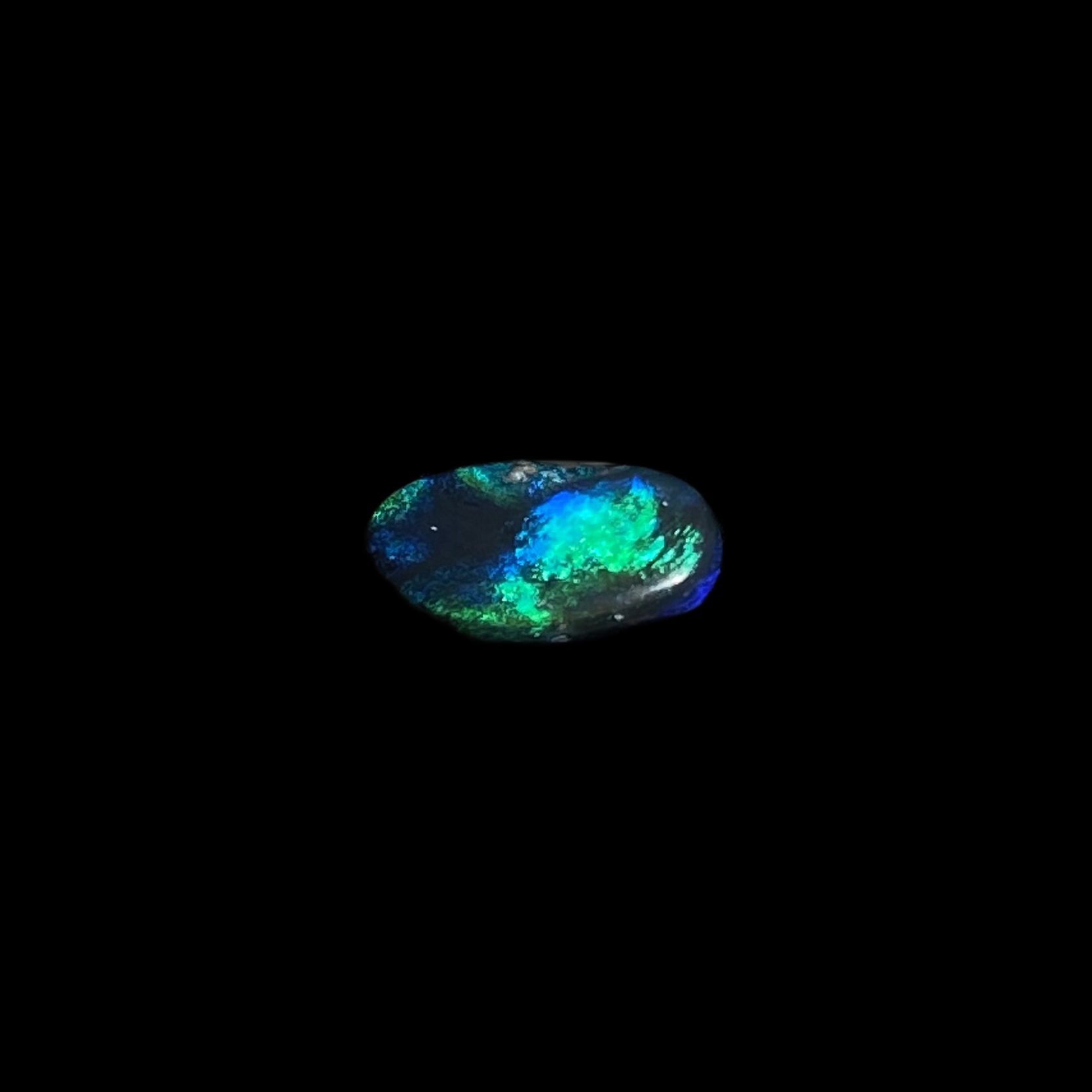 Massiver schwarzer Opal – 11519