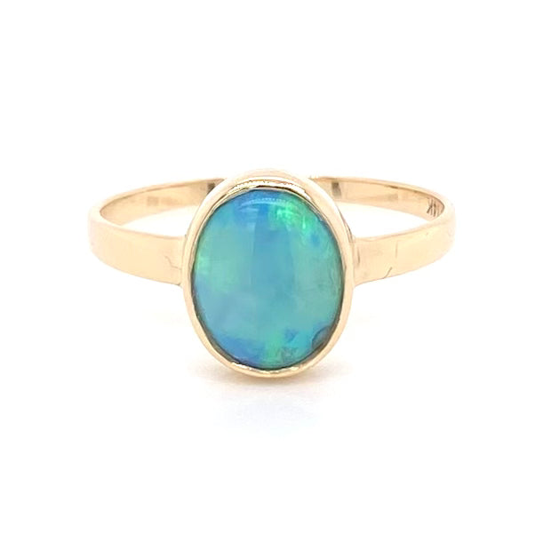 Ring med solid crystal opal fra Australien indfattet i 14 kt. guld. Kommer med certifikat. 