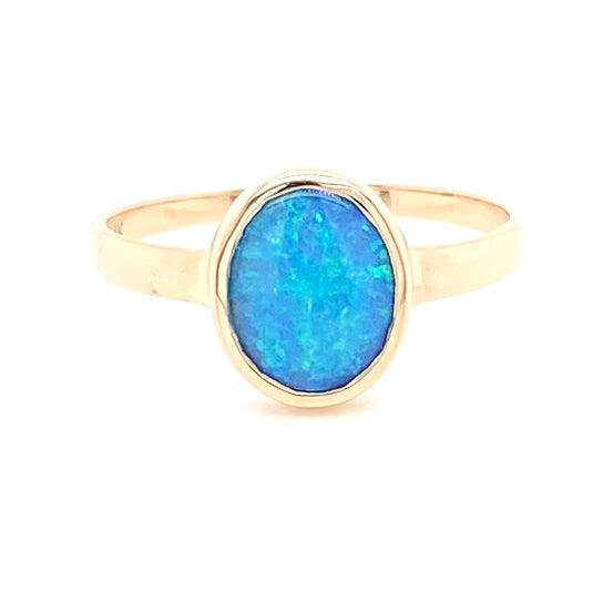 Ring med solid crystal opal fra Australien indfattet i 14 kt. guld. Kommer med certifikat.