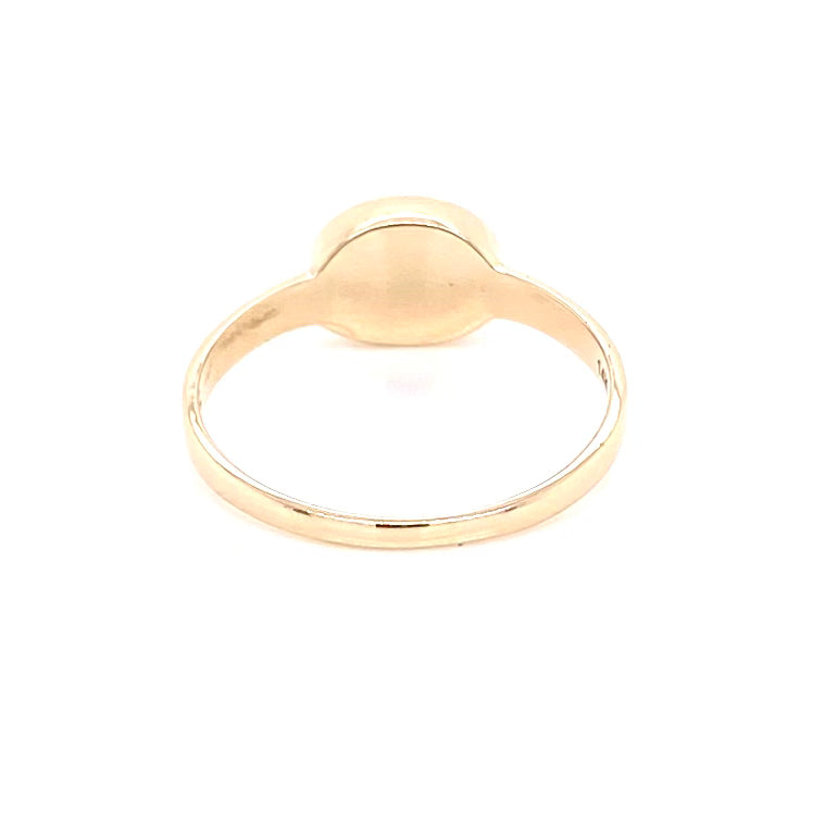 Ring med solid crystal opal fra Australien indfattet i 14 kt. guld. Kommer med certifikat. 