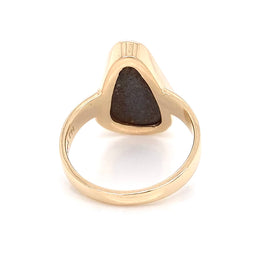 Ring med ægte solid boulder opal fra Australien indfattet i 14 karat guld. Ringen kommer med  certifikat.
