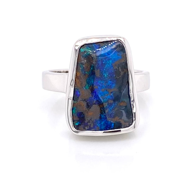 Ægte solid boulder opal fra Queensland, Australien indfattet i sterling sølv. Kommer med oprindelses certifikat. Fri fragt i Danmark.