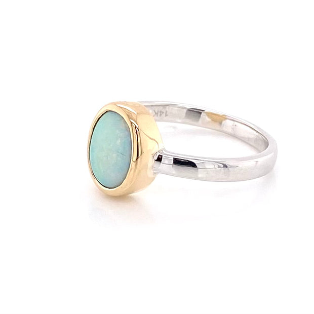 Ægte solid crystal opal fra Australien indfattet i 14 kt. guld og sterling sølv.