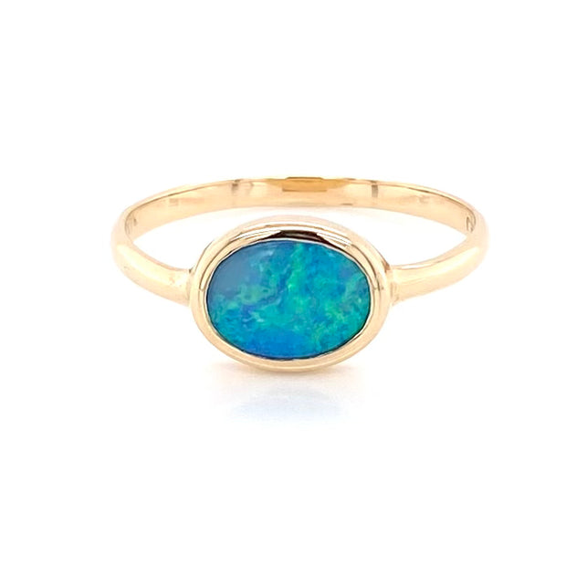 Ring med ægte solid crystal opal fra Australien indfattet i 14 Kt. guld. Kommer med certifikat.