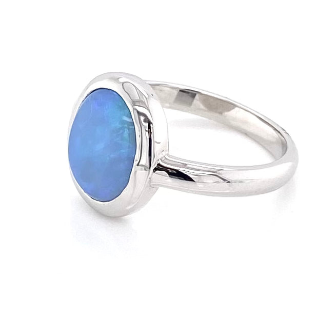 Ægte solid crystal opal fra Australien indfattet i sterling sølv.
