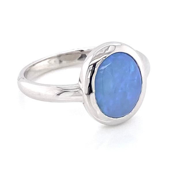 Ægte solid crystal opal fra Australien indfattet i sterling sølv.