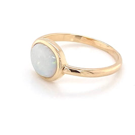 Ring med ægte solid crystal opal fra Australien indfattet i 14 kt. guld. Kommer med certifikat. 