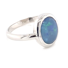 Ægte solid crystal opal fra Australien indfattet i sterling sølv.