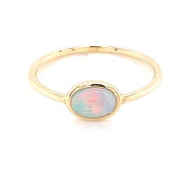 Ring med ægte solid crystal opal fra Australien indfattet i 14 kt. guld. Kommer med certifikat. 